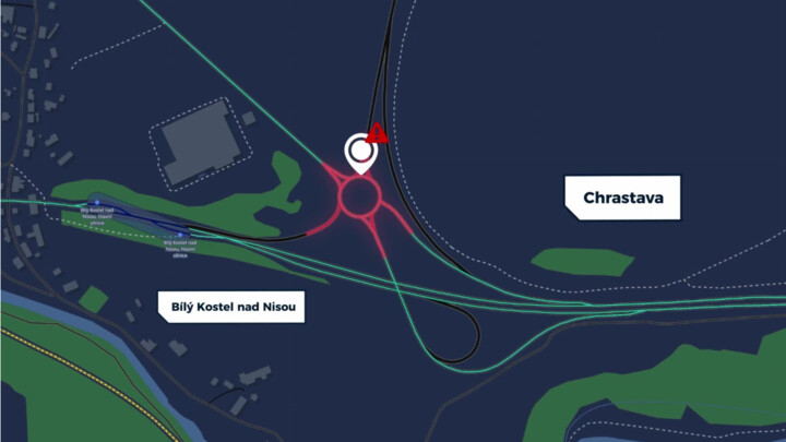 Okružní křižovatka u Chrastavy dělá řidičům potíže a často zde bourají