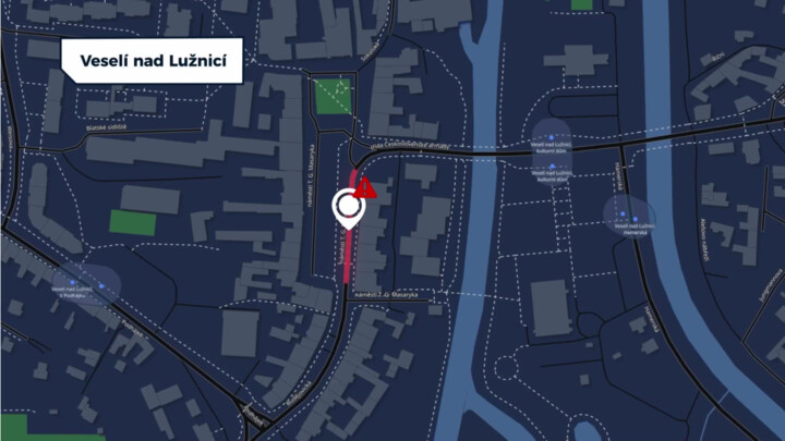 Na náměstí ve Veselí nad Lužnicí způsobují nehody cyklisti, pomohl by jim separátní prostor