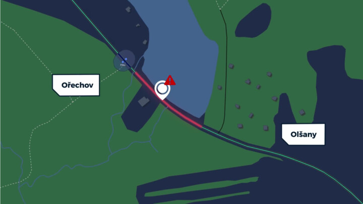 Na silnici I. třídy u Ořechova se širší vozidla neminou, přeložka ale není v plánu. Pomůže upozornění značením?