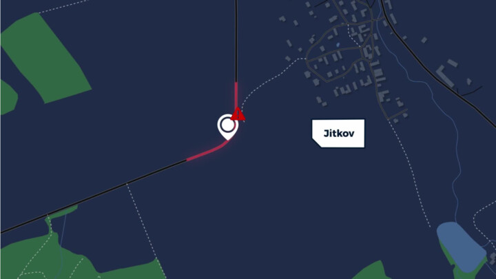 Častým srážkám se svodidlem v oblouku u Jitkova zamezí výraznější značení, v budoucnu se řidiči dočkají přeložky