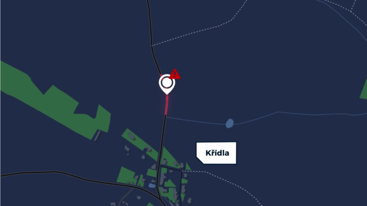 Nehody na vjezdu do obce Křídla jsou charakteristické srážkami se stromy, úsek doplnil hrubozrnný nátěr