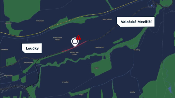 Úzká silnice bez krajnic trápí řidiče u obce Loučka, letos by se měla dočkat přestavby