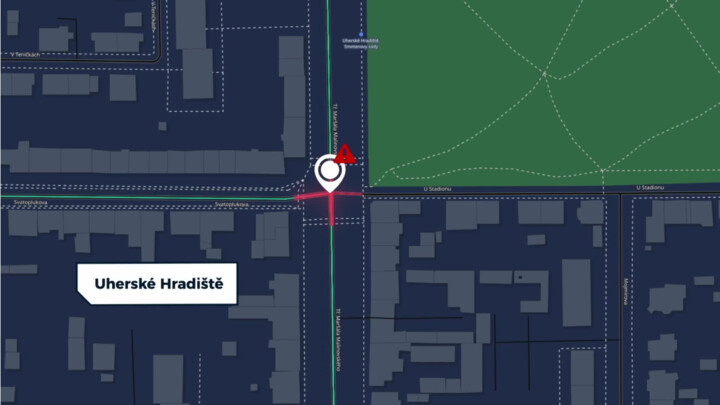 Srážky s chodci jsou problémem na křižovatce v Uherském Hradišti, může za to nastavení světelné signalizace