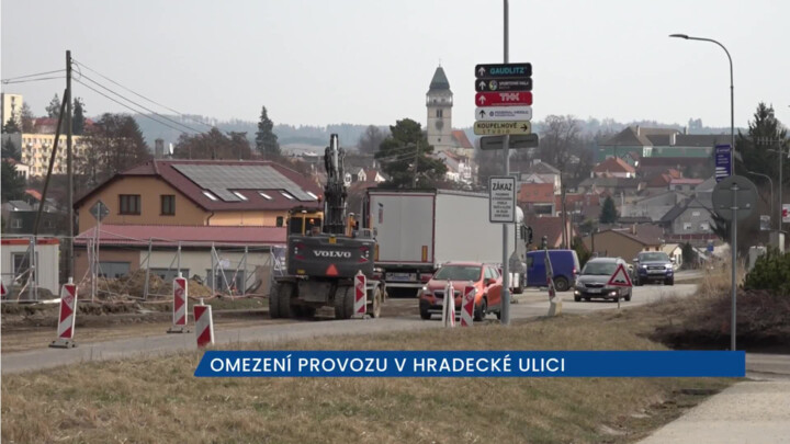 Částečná uzavírka omezila provoz v Dačicích na příjezdu od Jindřichova Hradce