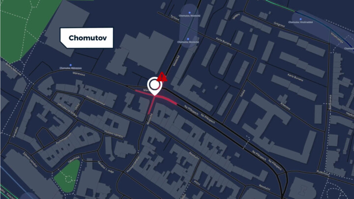 Na chomutovské křižovatce si řidiči často nedávají přednost, vysoká nehodovost zaujala i odborníky