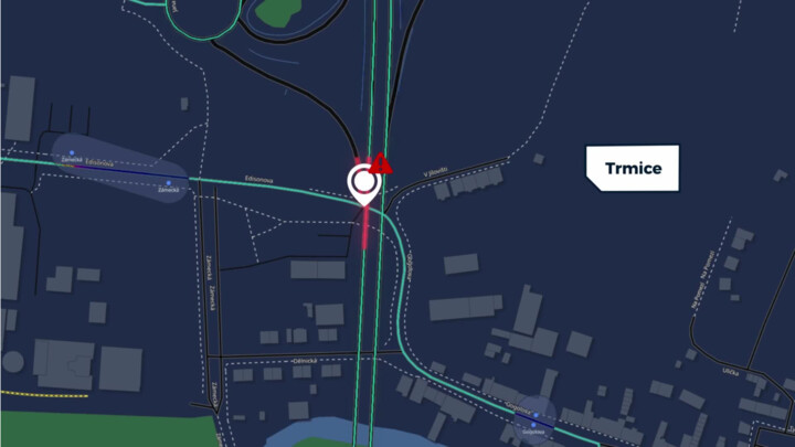 Řidičům dělá problém sjezd a výjezd na D8 v Trmicích, hlavně za mokra zde dejte pozor