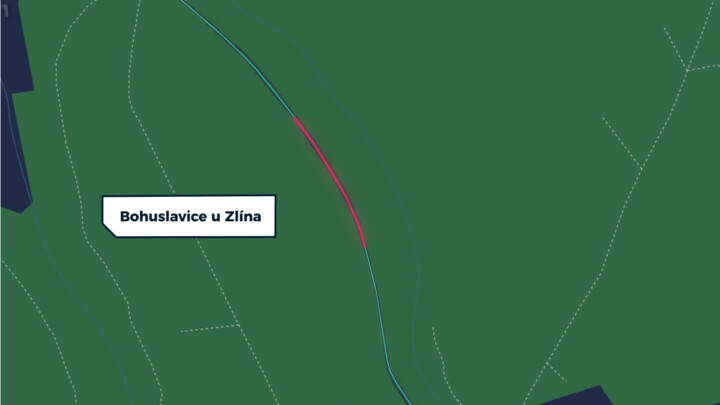 Nehodám na lesním úseku u Bohuslavic u Zlína zatím úspěšně brání nový povrch