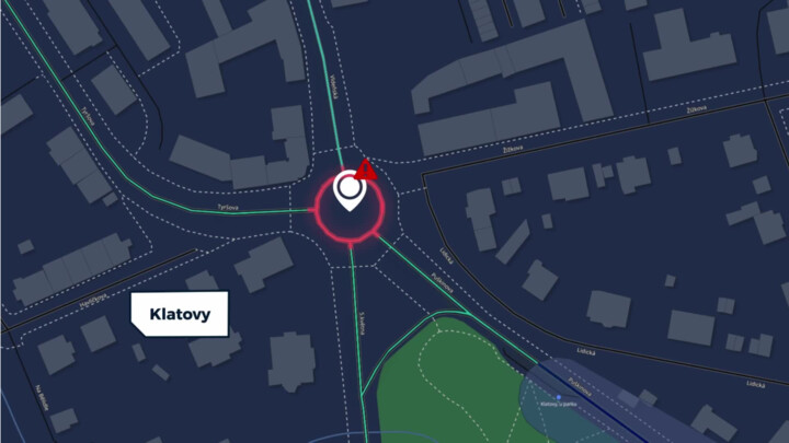 Řidiči často bourají na okružní křižovatce v Klatovech, odborníci řešili, jak situaci zlepšit