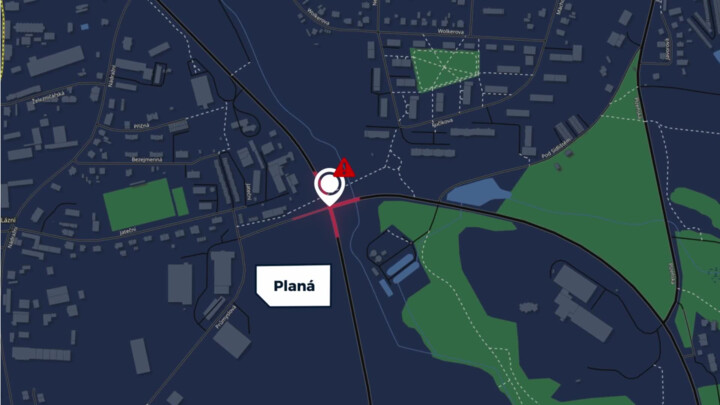 Řidiči často bourají na křižovatce silnic nedaleko Plané v Plzeňském kraji, mluvili o tom také odborníci