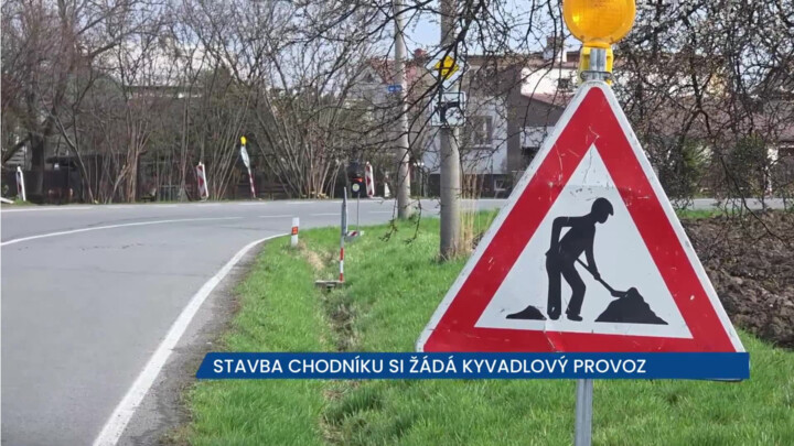 Stavba chodníku v Dolní Lutyni si žádá kyvadlový provoz se semafory
