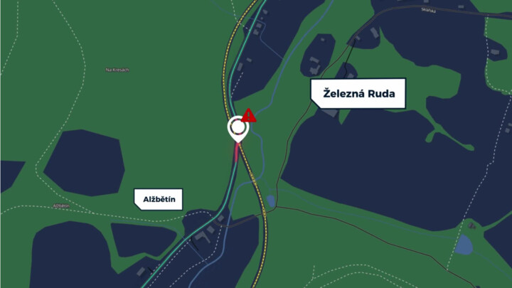 U podjezdu u Železné Rudy řidiče zaskočí ostré esíčko a často bourají za mokra