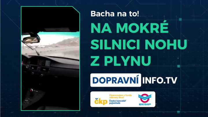 Na mokré silnici nohu z plynu!