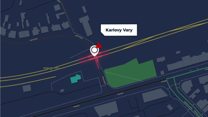 Podjezd v Karlových Varech je nehodový, řidiči tam podceňují výšku