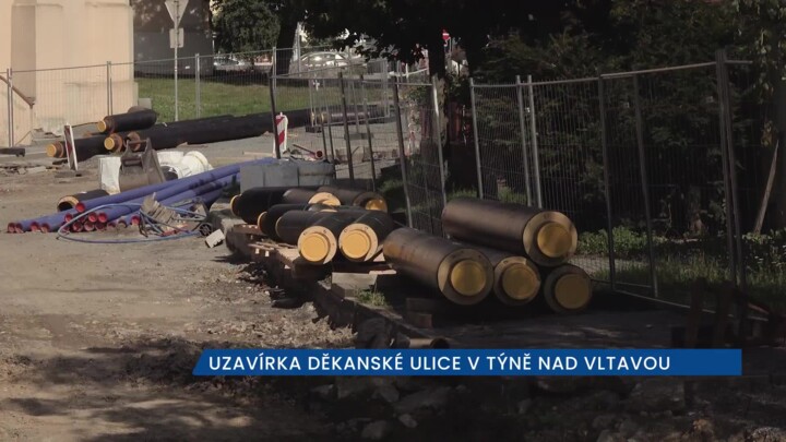 V Týně nad Vltavou je uzavřená ulice Děkanská, na náměstí se dostanou řidiči po značené objízdné trase